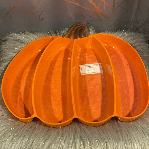 BNWT CUPCAKES AND CASHMERE Melamine Pumpkin Shaped Thanksgiving Serving Tray - Picture 1 of 5
